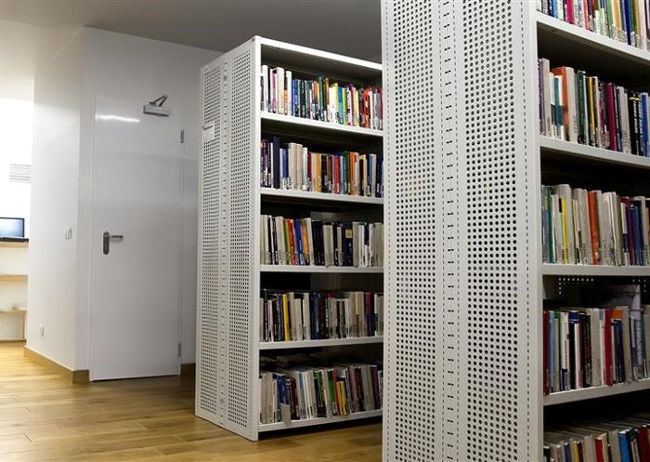 Огнестойкая дверь белого цвета Огнестойкая дверь белого цвета